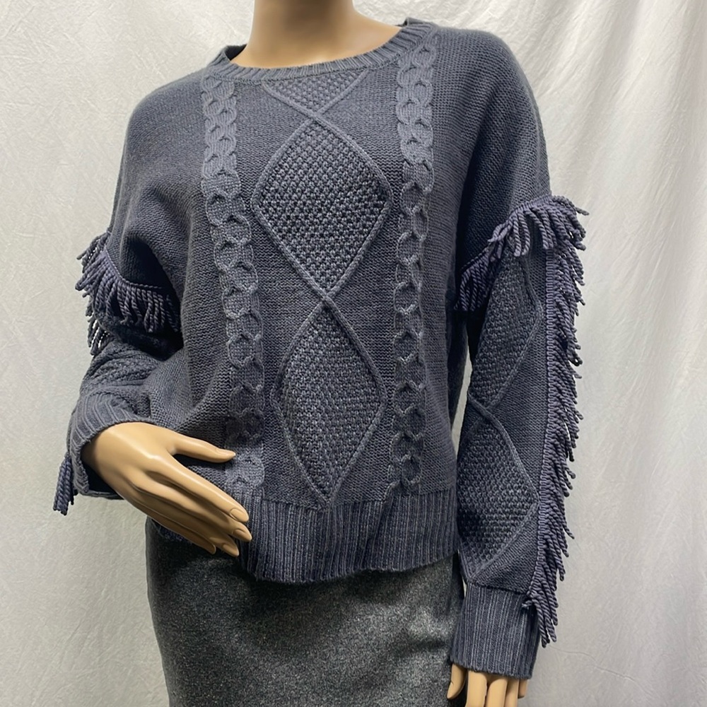 belle Women's Gray/Blue Knit Fringed Pullover Sweater